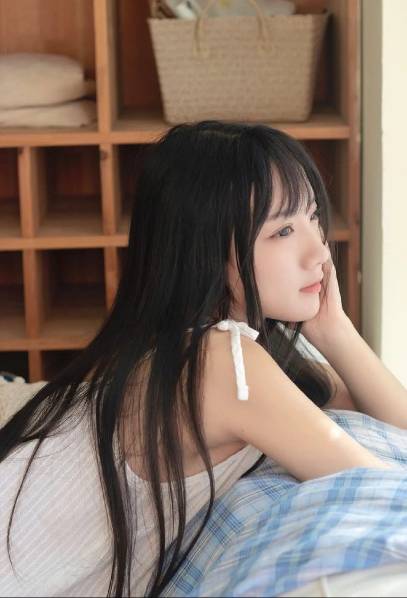 小姐姐年轻貌美让人心动