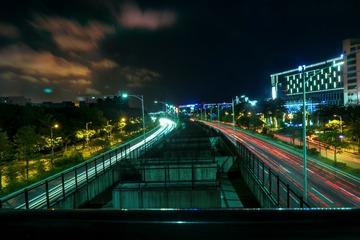 405841