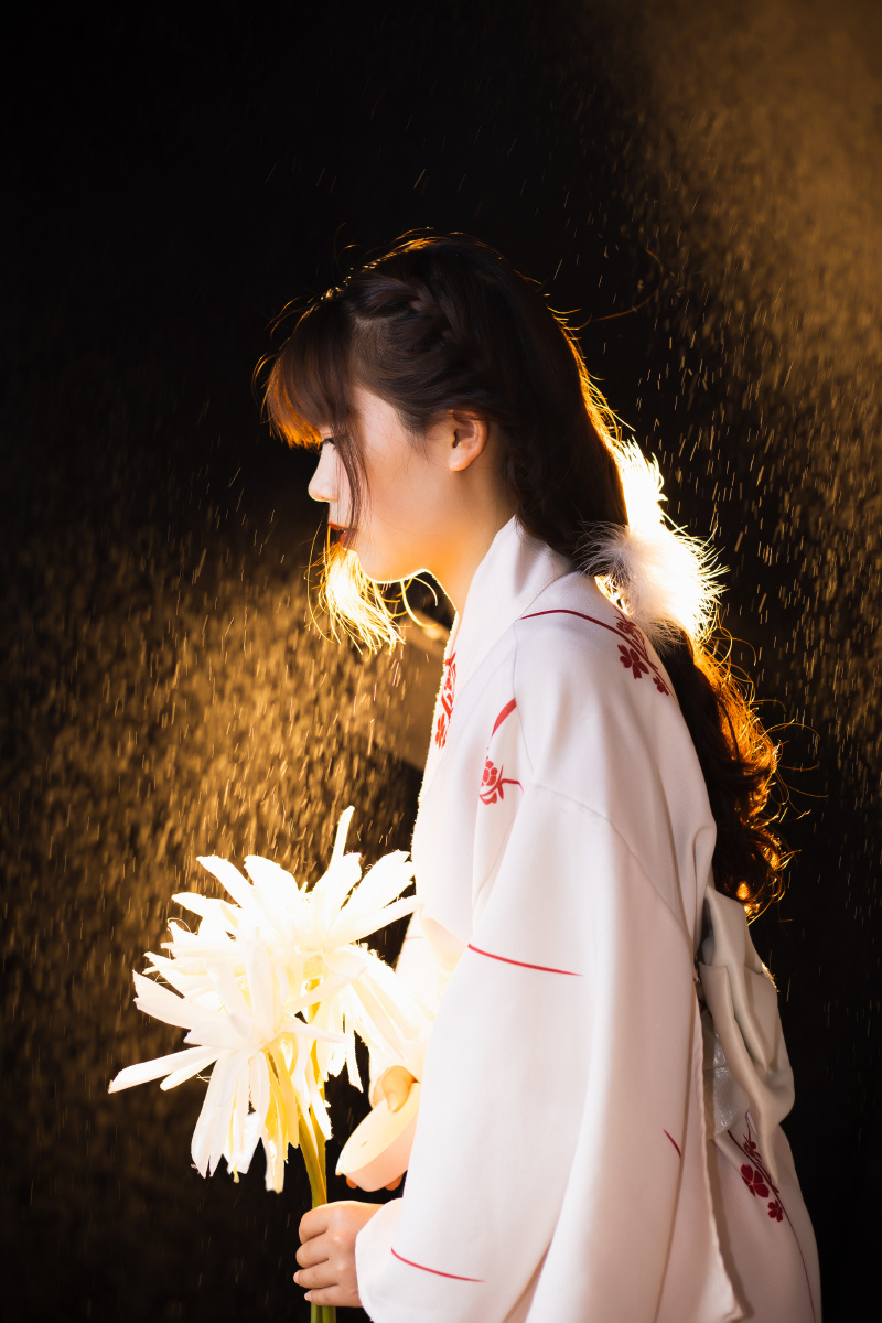 神明少女系列是会发光的少女呀