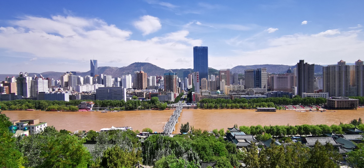 兰州母亲河黄河穿过的城市一座日新月异正在崛起的城市充满了活力也不