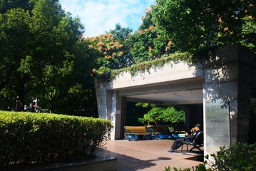 1817436
