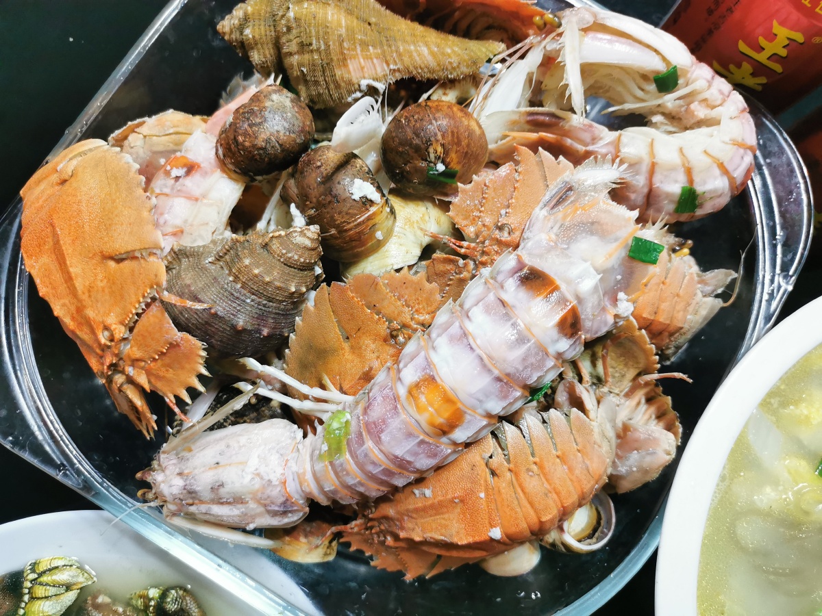 去海边带回来的超大皮皮虾和佛手螺海鲜美味豆干家常菜