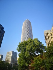 568664
