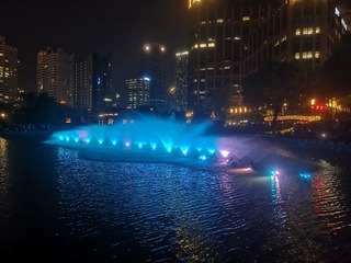 569056