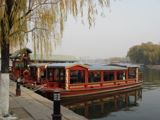 73052
