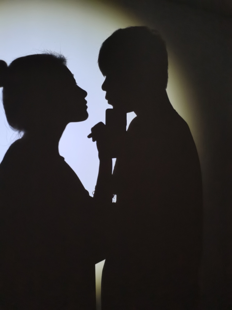 愿有岁月可回首且以深情共白头