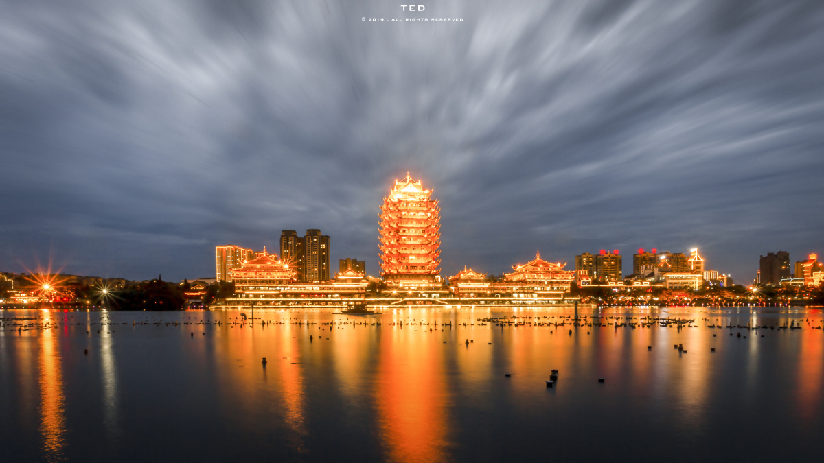 1/215风光城市抓拍夜景#眉山远景楼湿地公园frozenteddy关注