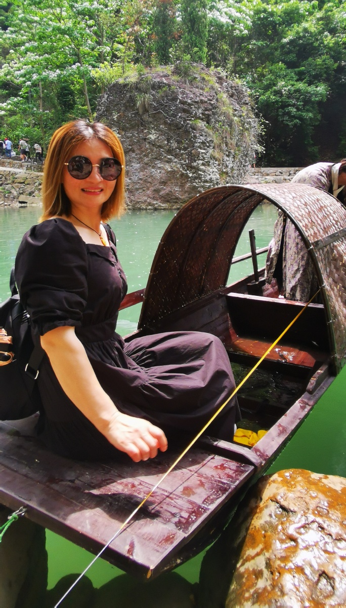 灵运仙境妹妹坐船头摄温州市永嘉县