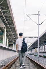 宜昌站-背影