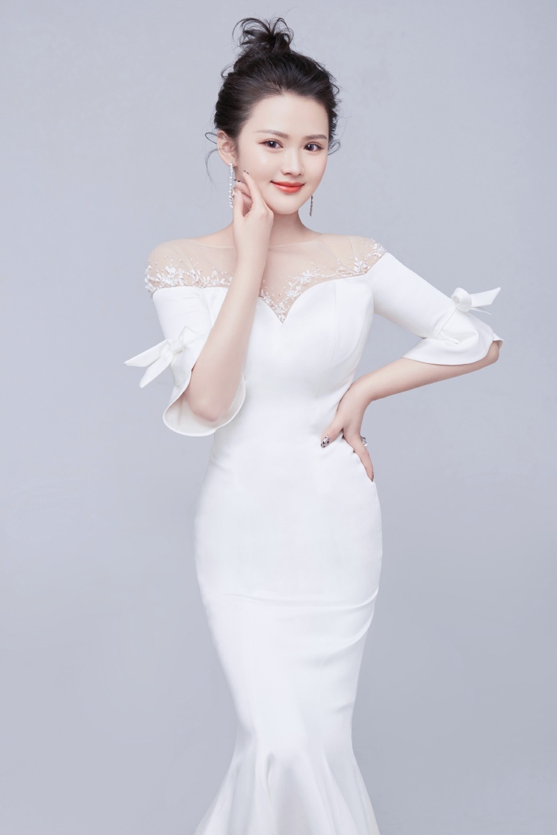 时尚形象照白色光影