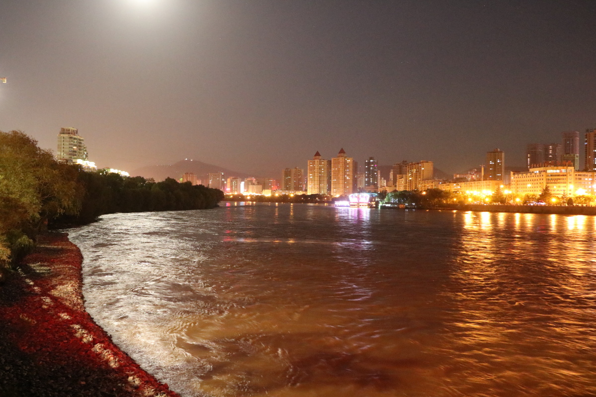 黄河夜景发现不一样的金城