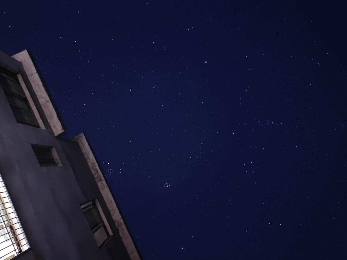 乡下的夜晚真的很美满天繁星缓缓交替