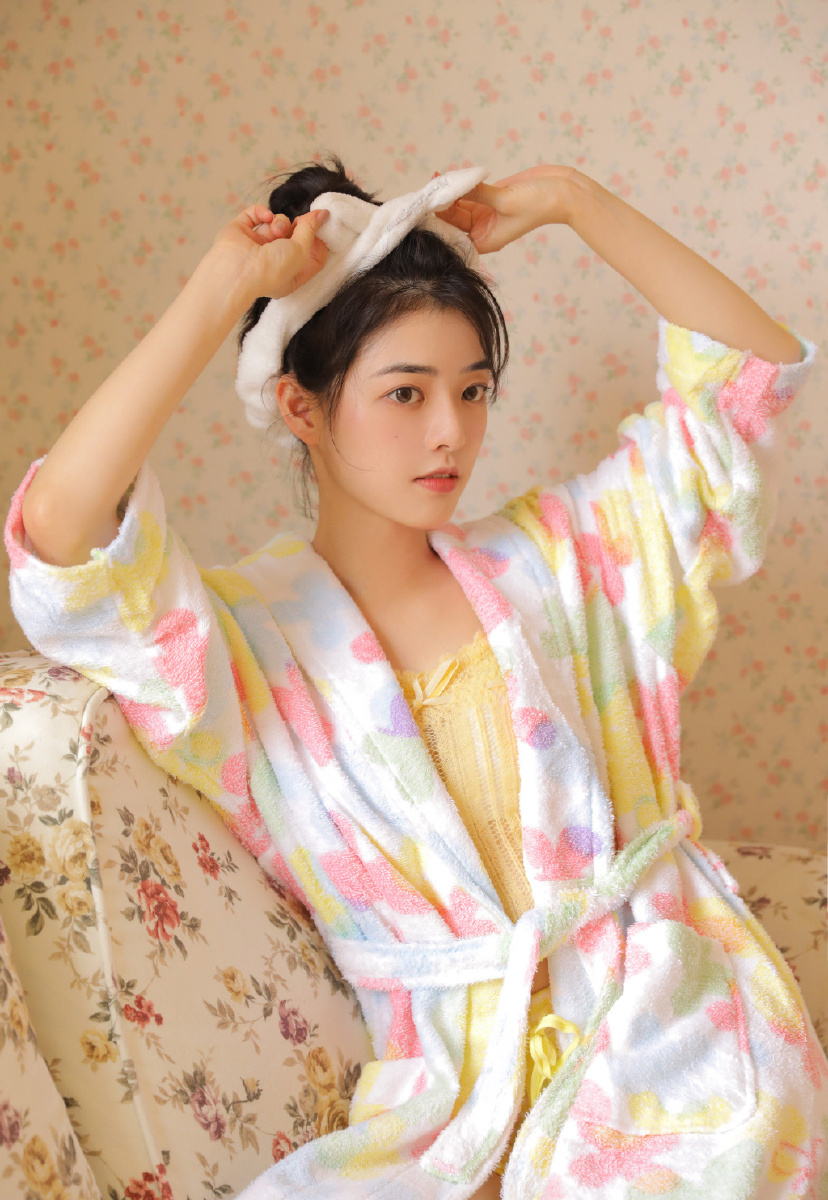 睡衣美女模特诱人性感私房写真