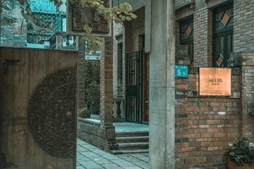 2320526