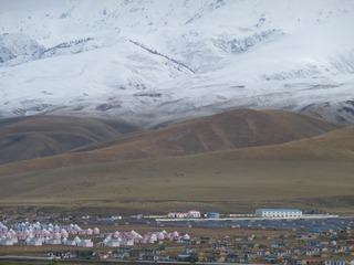 405283