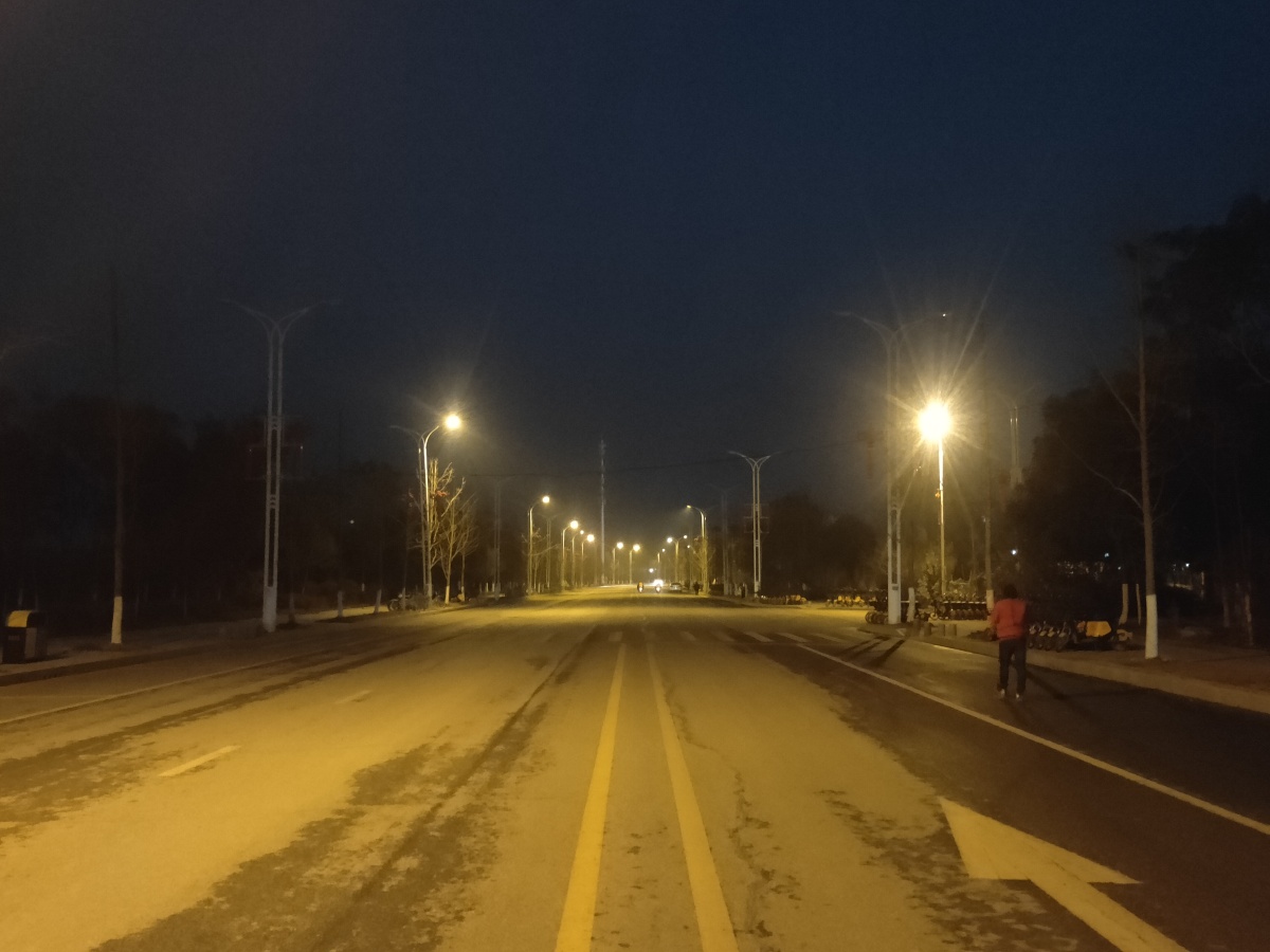 夜是今天的结束还是第二天的开始冬季的寒冷让这个城