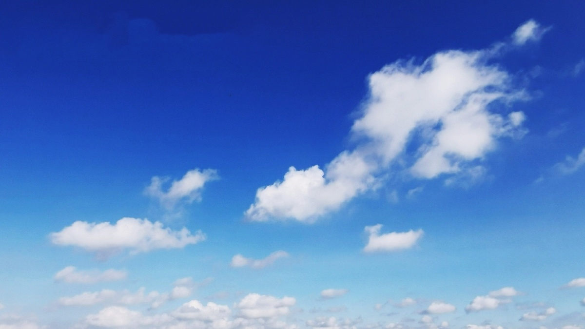 蓝天白云蓝蓝的天白白的云大自然和谐之美