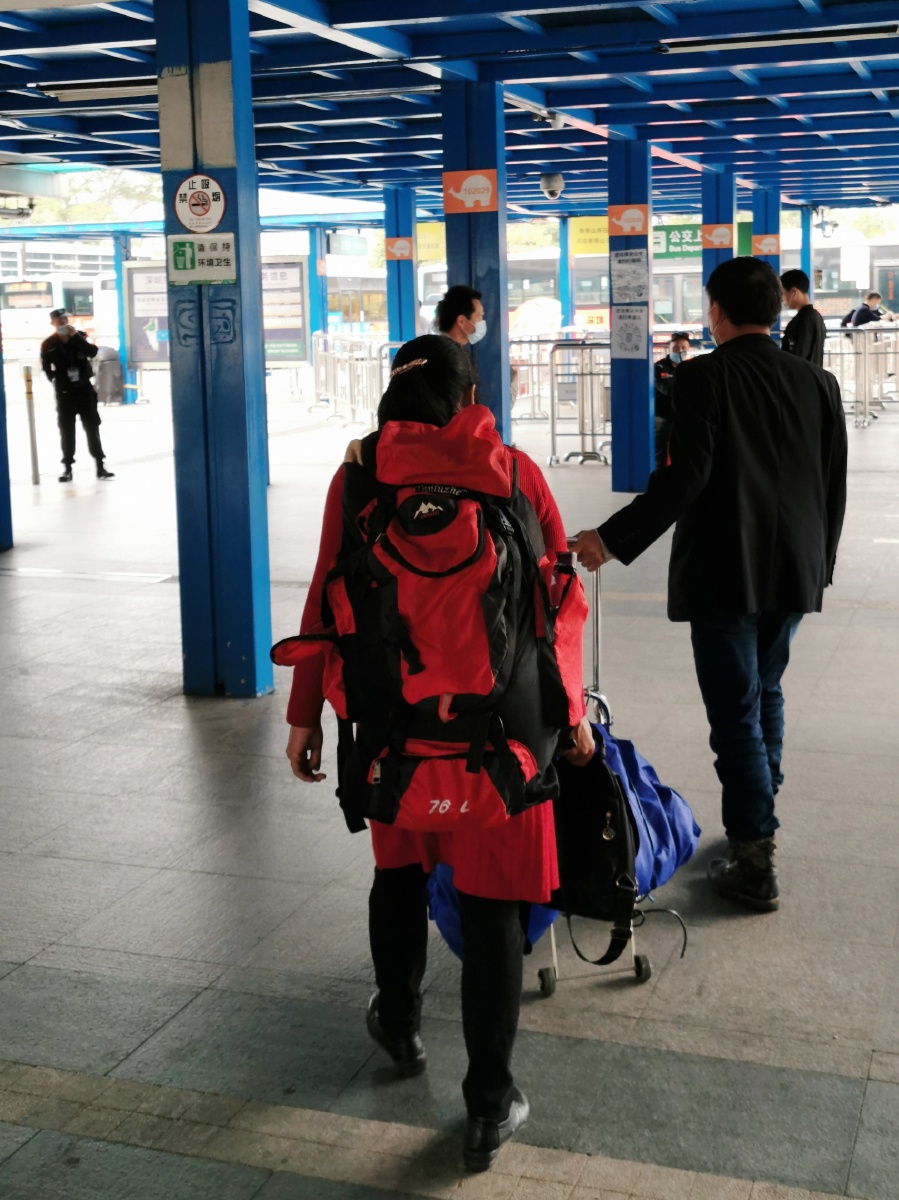 乡愁远在他乡的游子都期盼回家过年