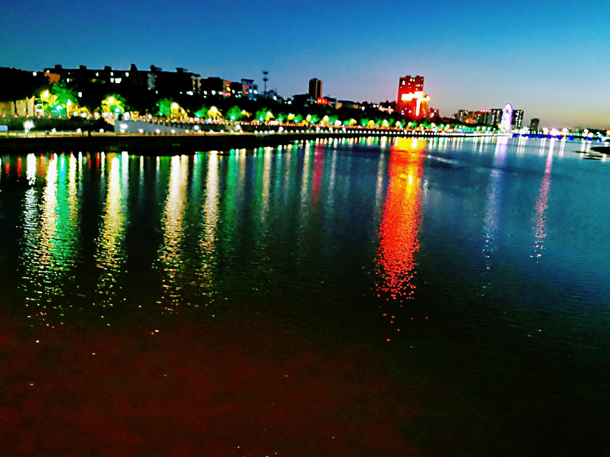 小东江之夜美妙的夜色让人沉醉