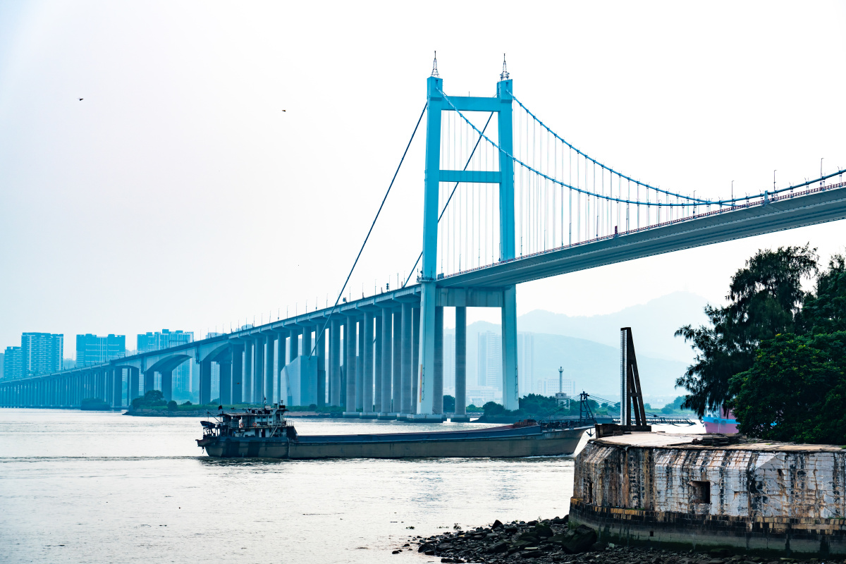 珠江出海口上的虎门大桥.