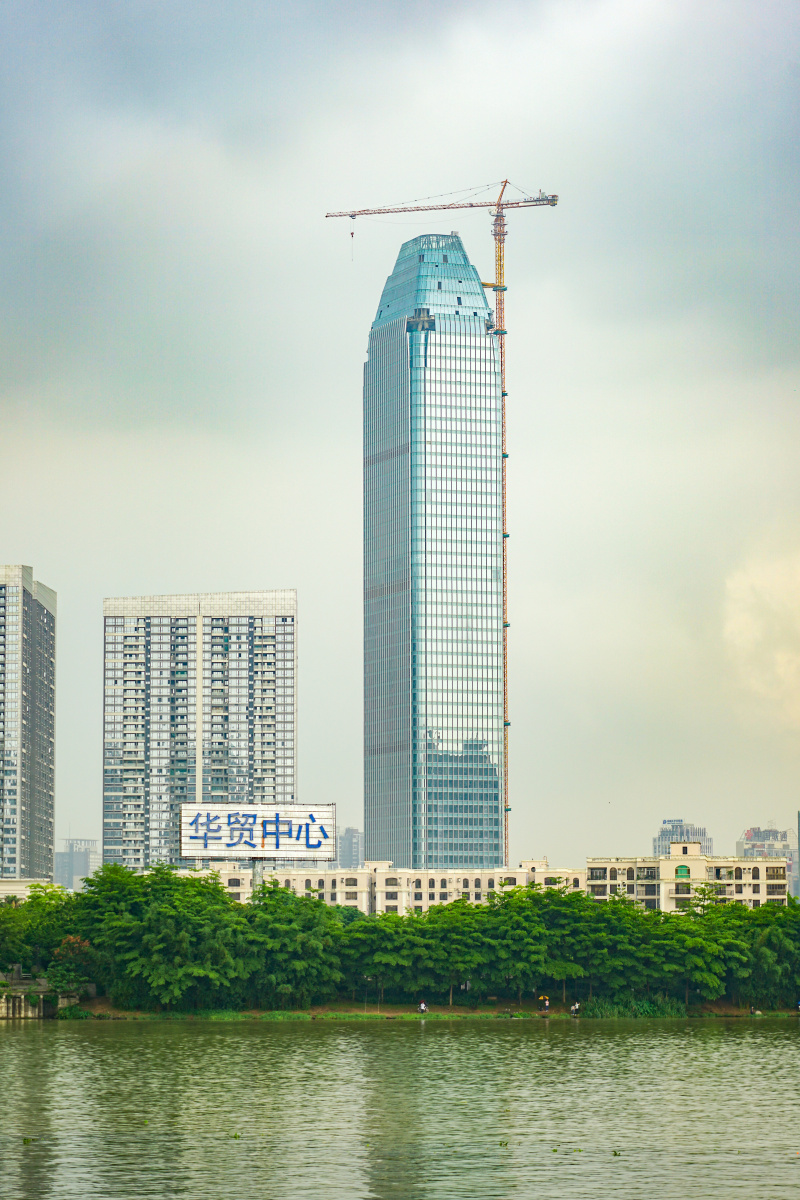东新桥上,看惠州东江边风光全景.