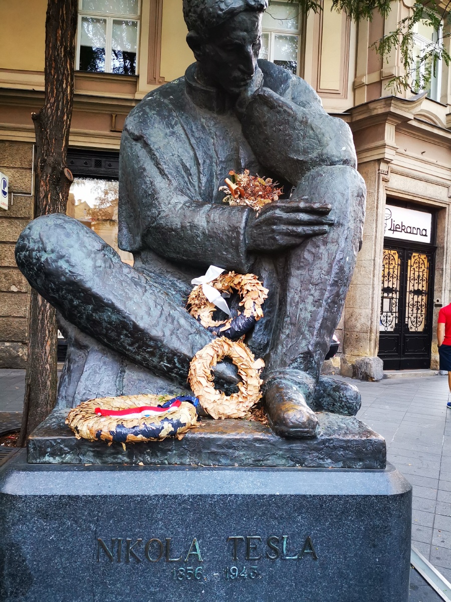 尼古拉特斯拉雕像