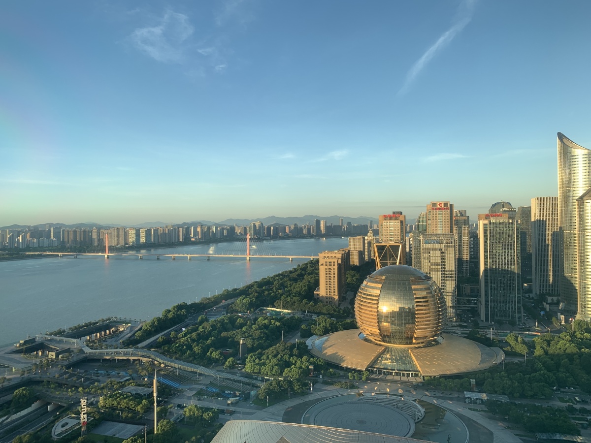 清晨的天际线刚刚升起,很干净的杭州