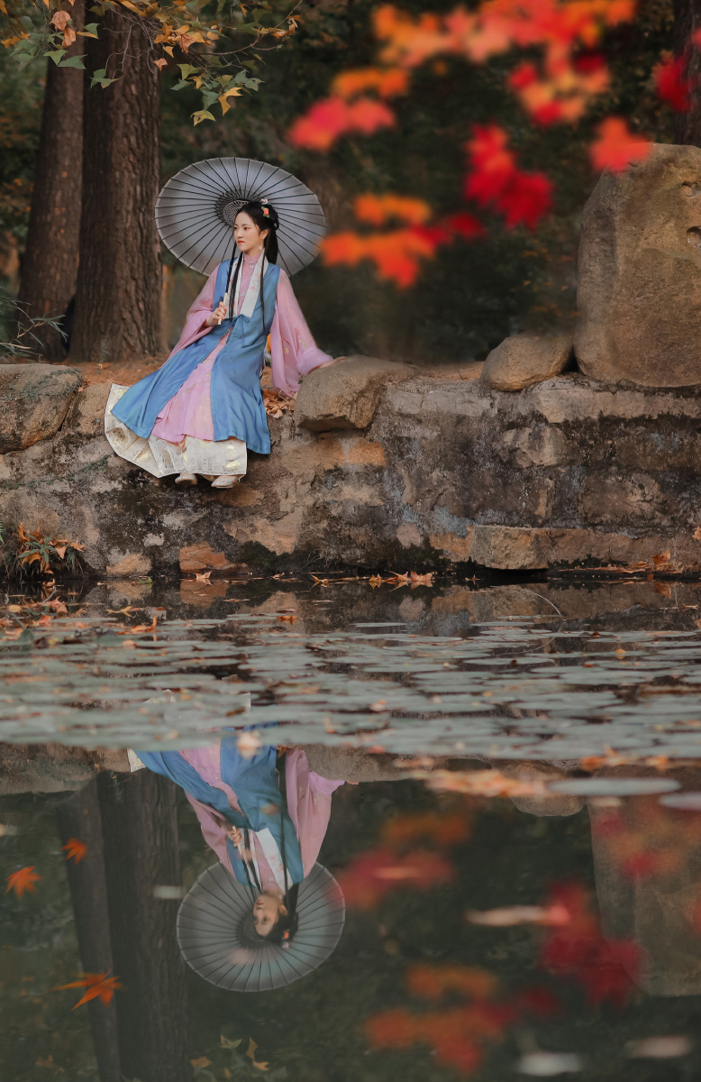 秋天枫叶汉服写真