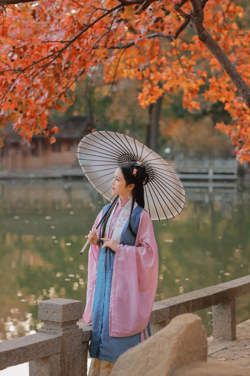 秋天枫叶汉服写真