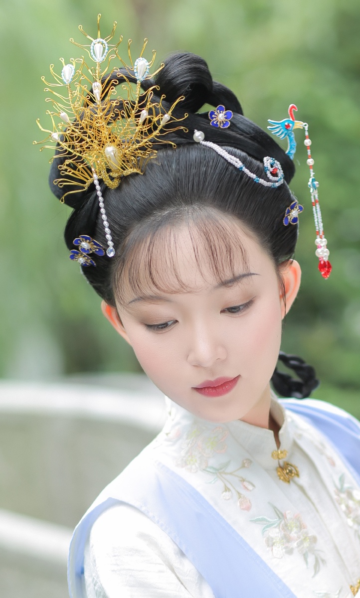 薛宝钗妆造蝶衣