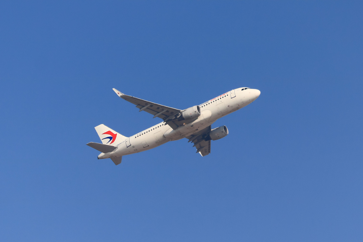 十五度广西北部湾航空logo仰拍飞机飞机仰拍飞机仰拍照起飞的客机飞机