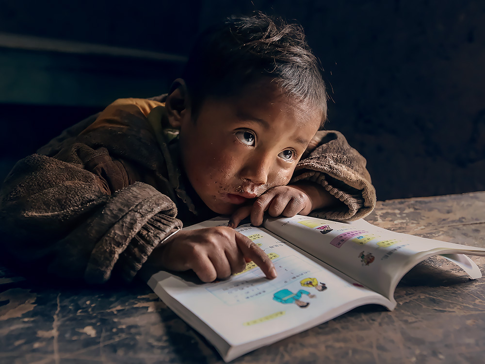 脱贫前的山村学校儿童