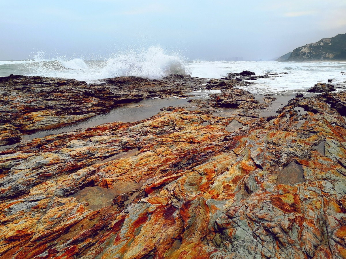 彩石滩头千堆雪