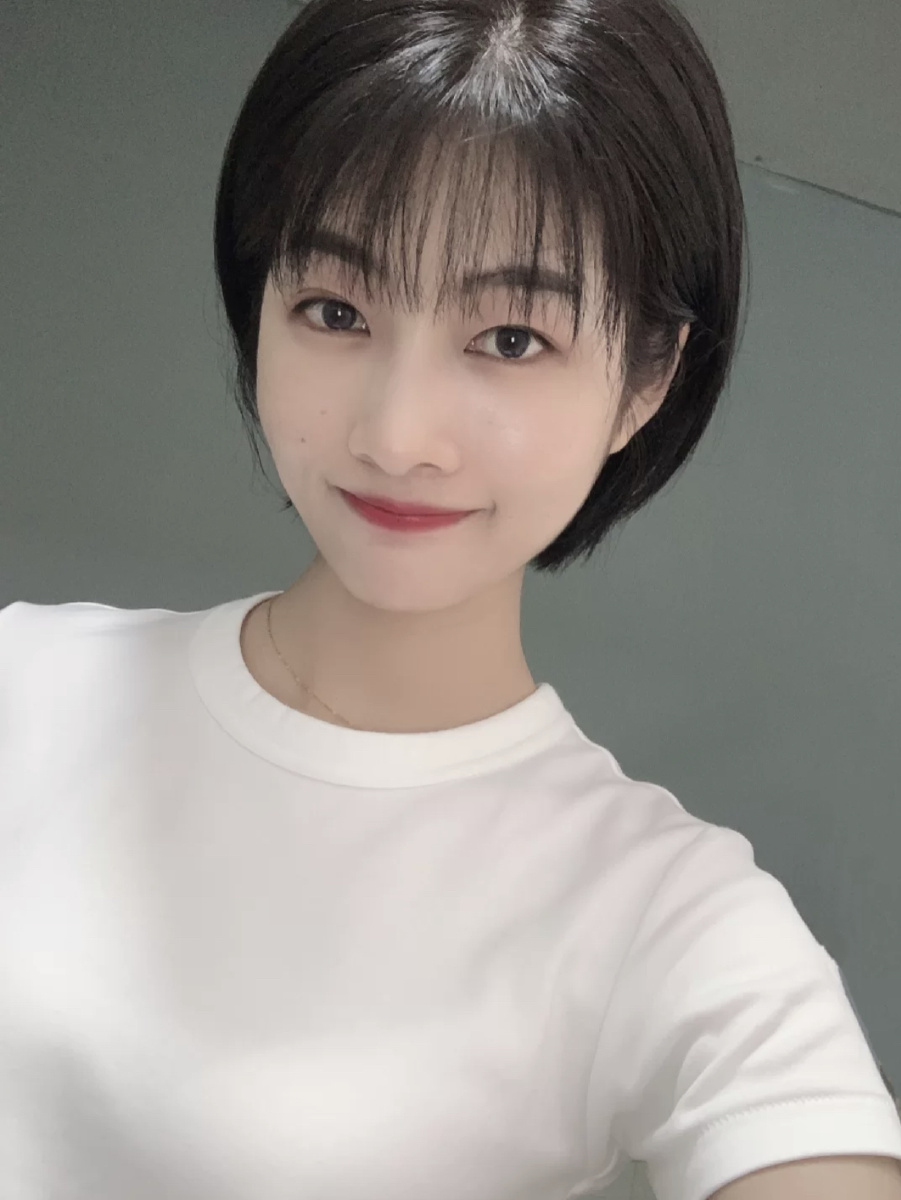 2021最火的短发造型初恋发可以说是今年最火的短发了类似于bobo头的