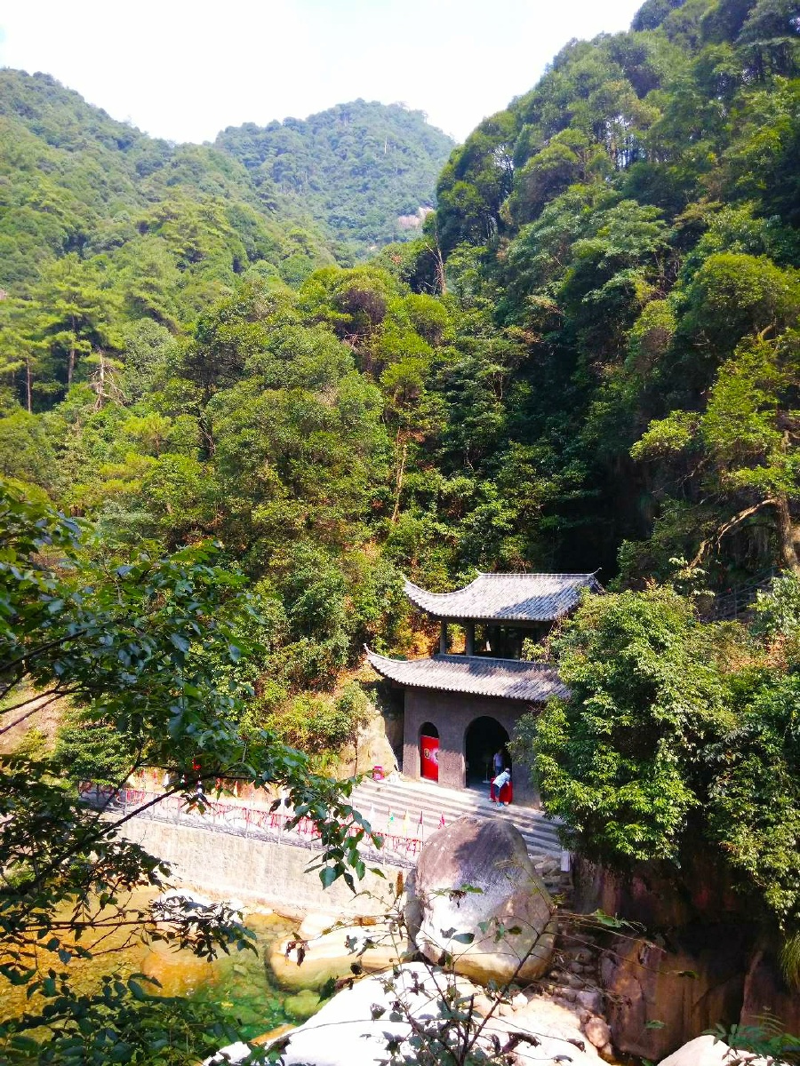 黄山景区芙蓉谷山中寺庙