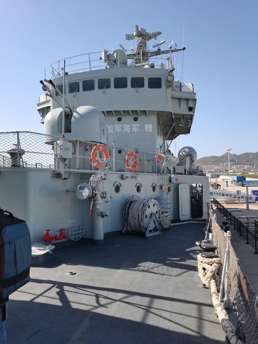 威海上舰参观退役110导弹驱逐舰