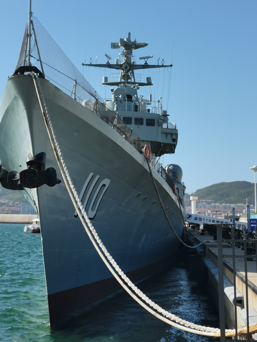 威海上舰参观退役110导弹驱逐舰