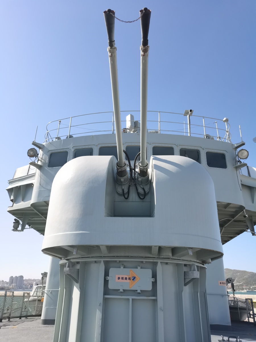 威海上舰参观退役110导弹驱逐舰