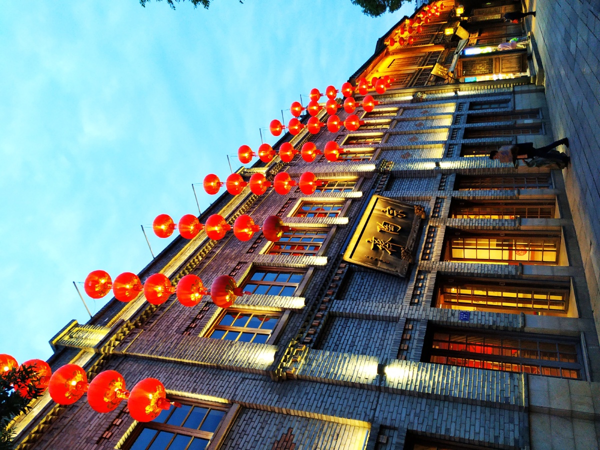 街道#夜景#灯笼#古建筑 - 禾竹兔子 - 图虫