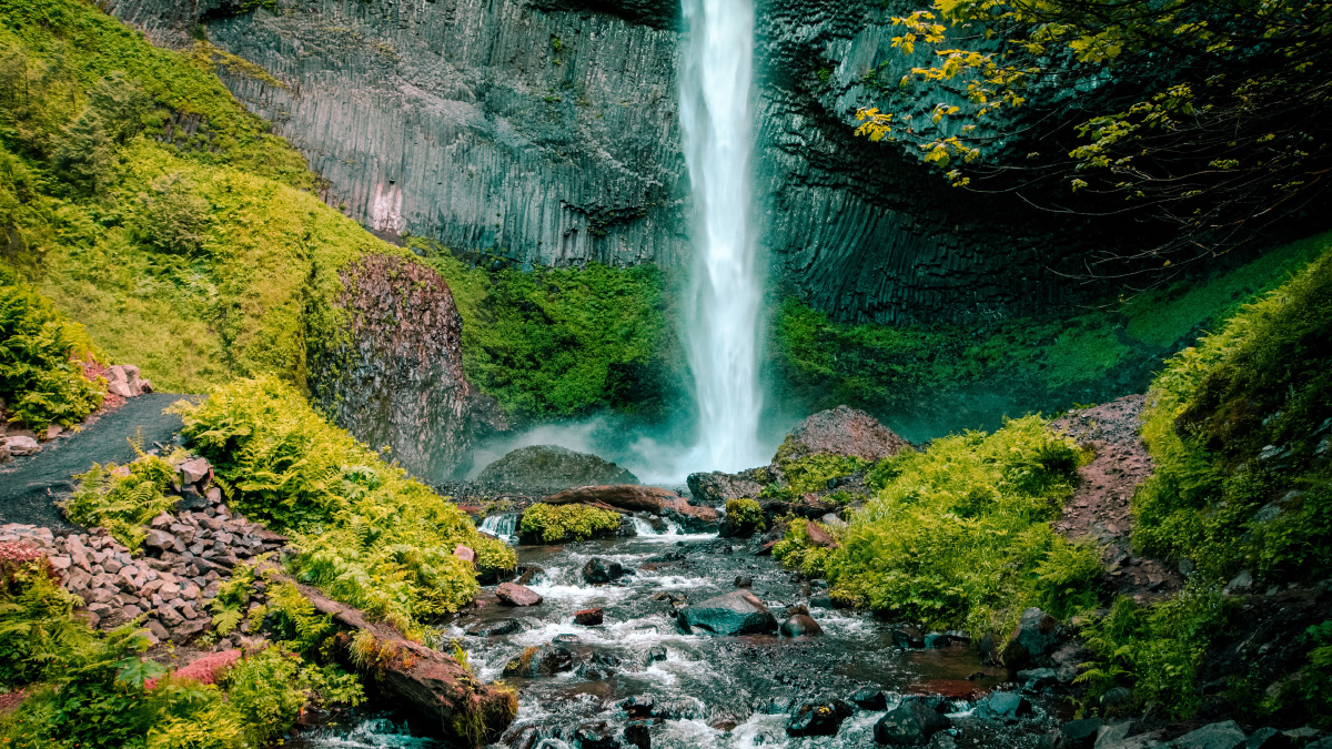高清山涧溪流瀑布