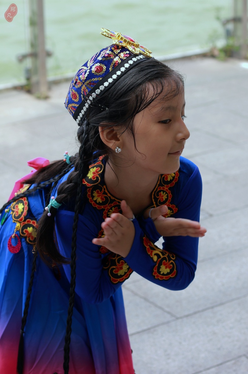 维族小姑娘