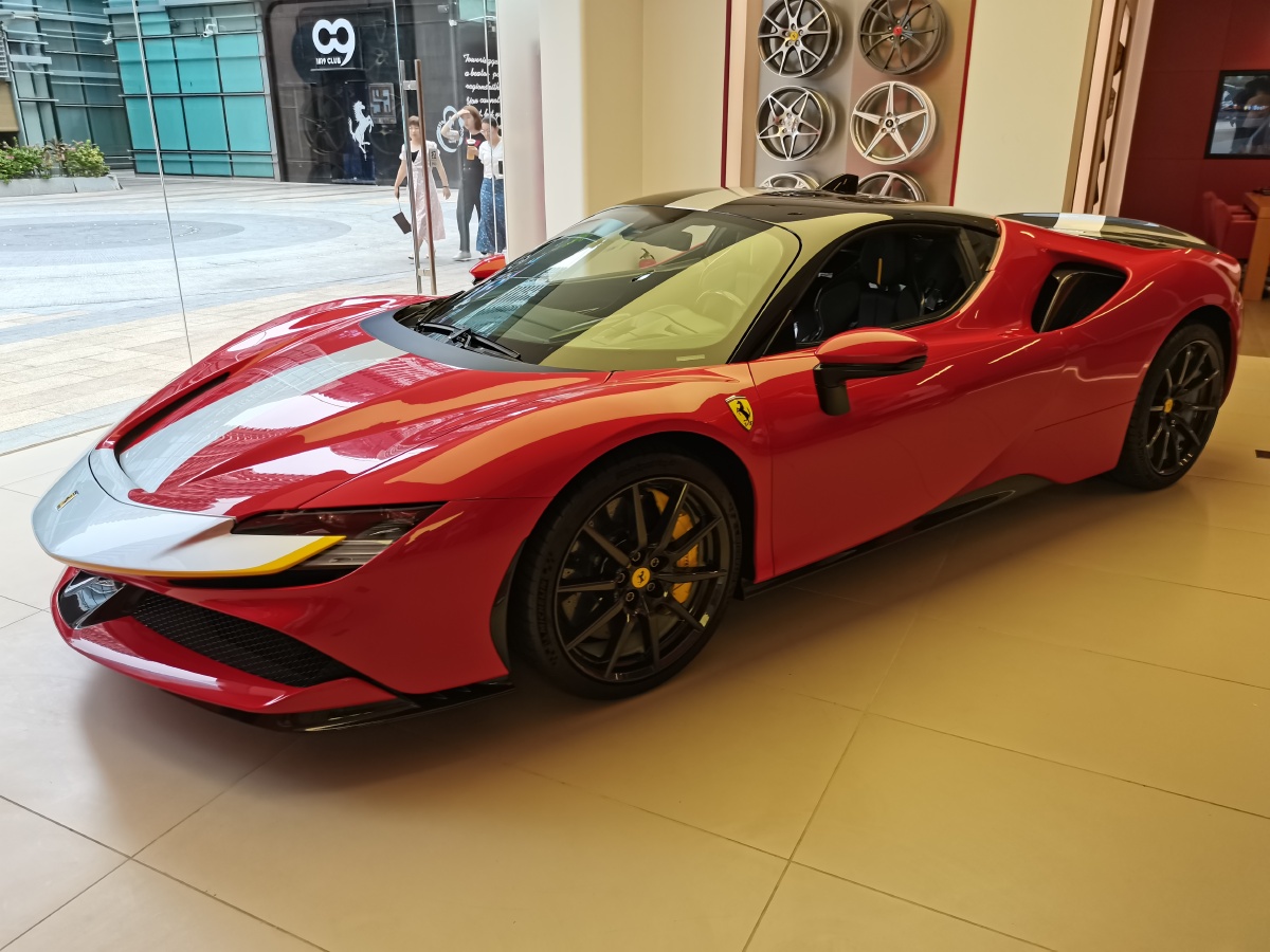 熊哥实拍红色跃马法拉利sf90