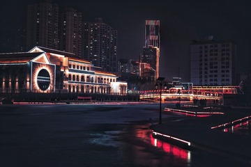 370581