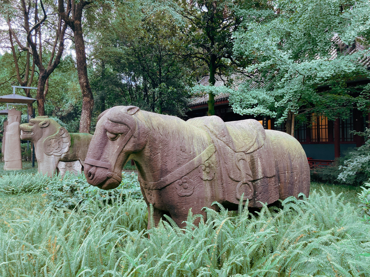 成都王建墓·永陵博物馆 五代前蜀主王建墓,称永陵,是中国唯一的地上