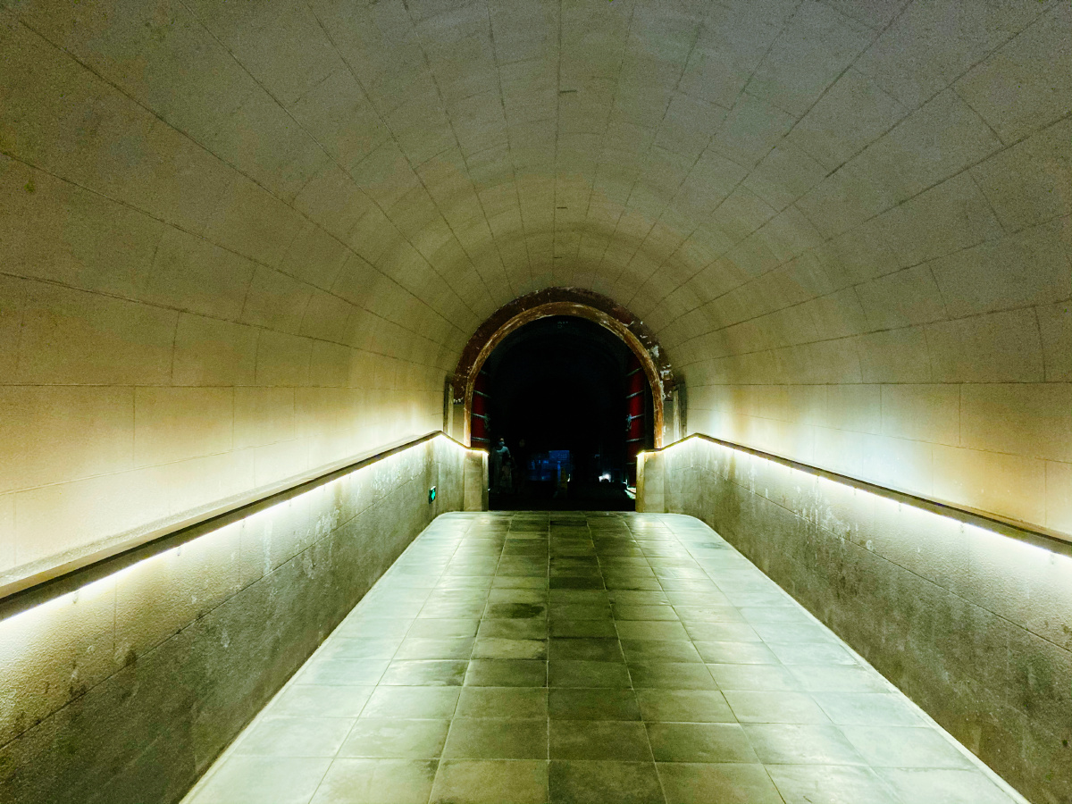 成都王建墓·永陵博物馆 五代前蜀主王建墓,称永陵,是中国唯一的地上