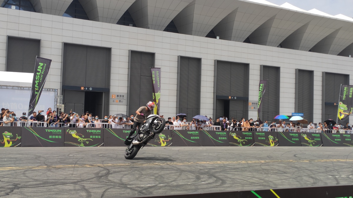 摩托车杂技表演