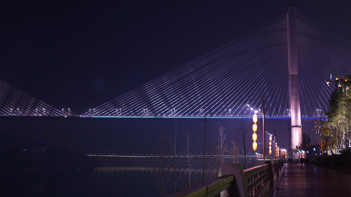 长江第一城,宜宾滨江路春节夜景.