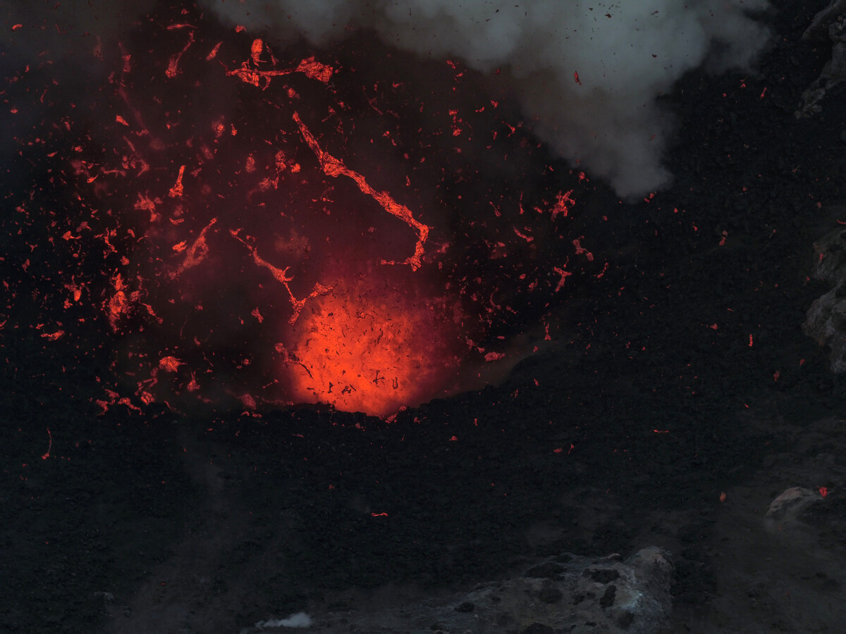 瓦努阿图塔纳岛亚速尔火山，火山喷发实拍...