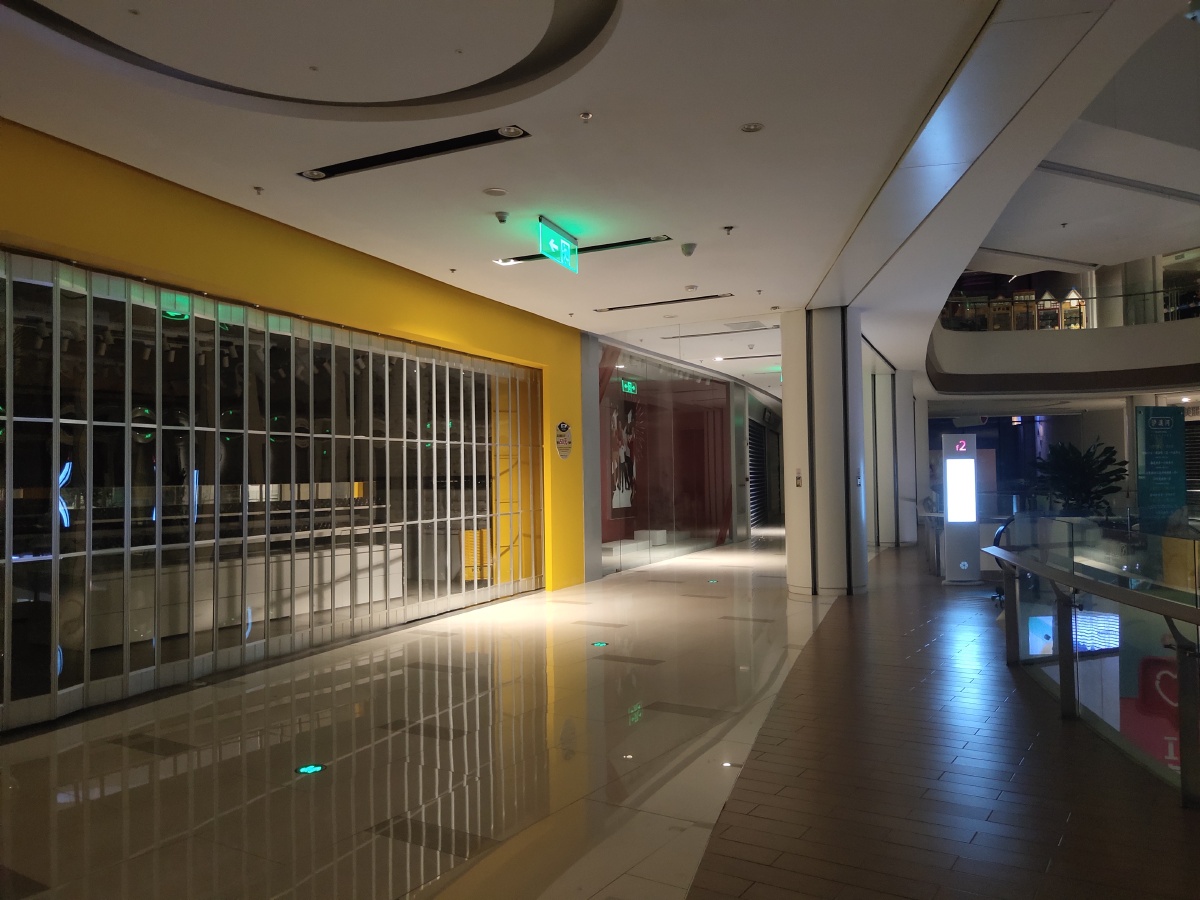 当商场空无一人