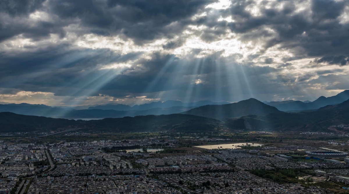 丽江午后丁达尔.